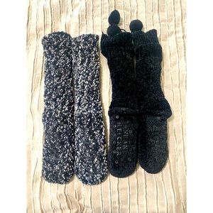 NWOT Pair of 2 warm boot socks with tread bottoms. Fits  size 7-10 women’s.